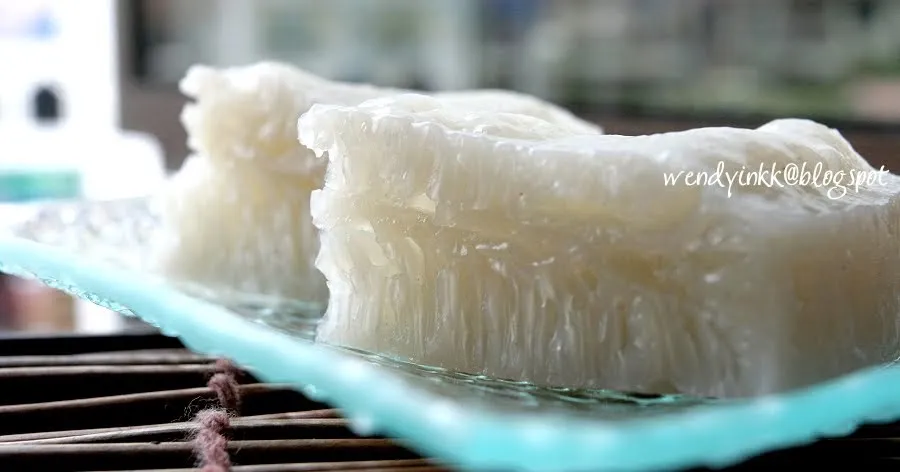 Traditional rice cake on a glass plate.