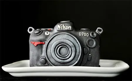 Cake designed to resemble a Nikon D700 camera.