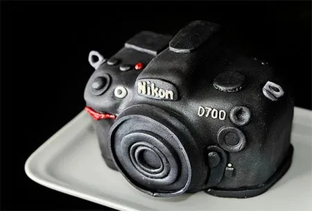 Cake designed to resemble a Nikon D700 camera.