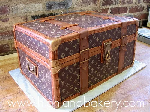 Luxury suitcase cake with a vintage design.