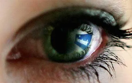 Close-up of a human eye with a reflection in the pupil.