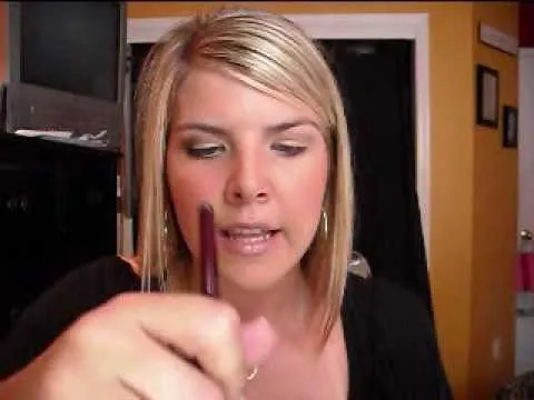 "How to Apply makeup to look gorgeous in pictures" cover image