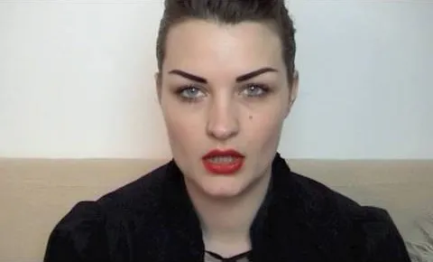 How to Get the strong brows & red lips classic makeup look cover