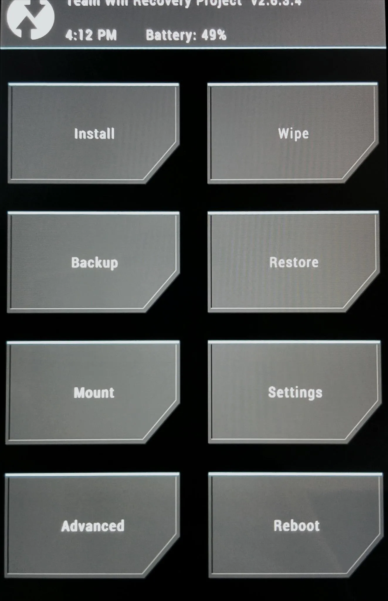 Device settings interface with options including Install, Wipe, Spelling, Restore, Mount, Settings, Advanced, and Reboot.