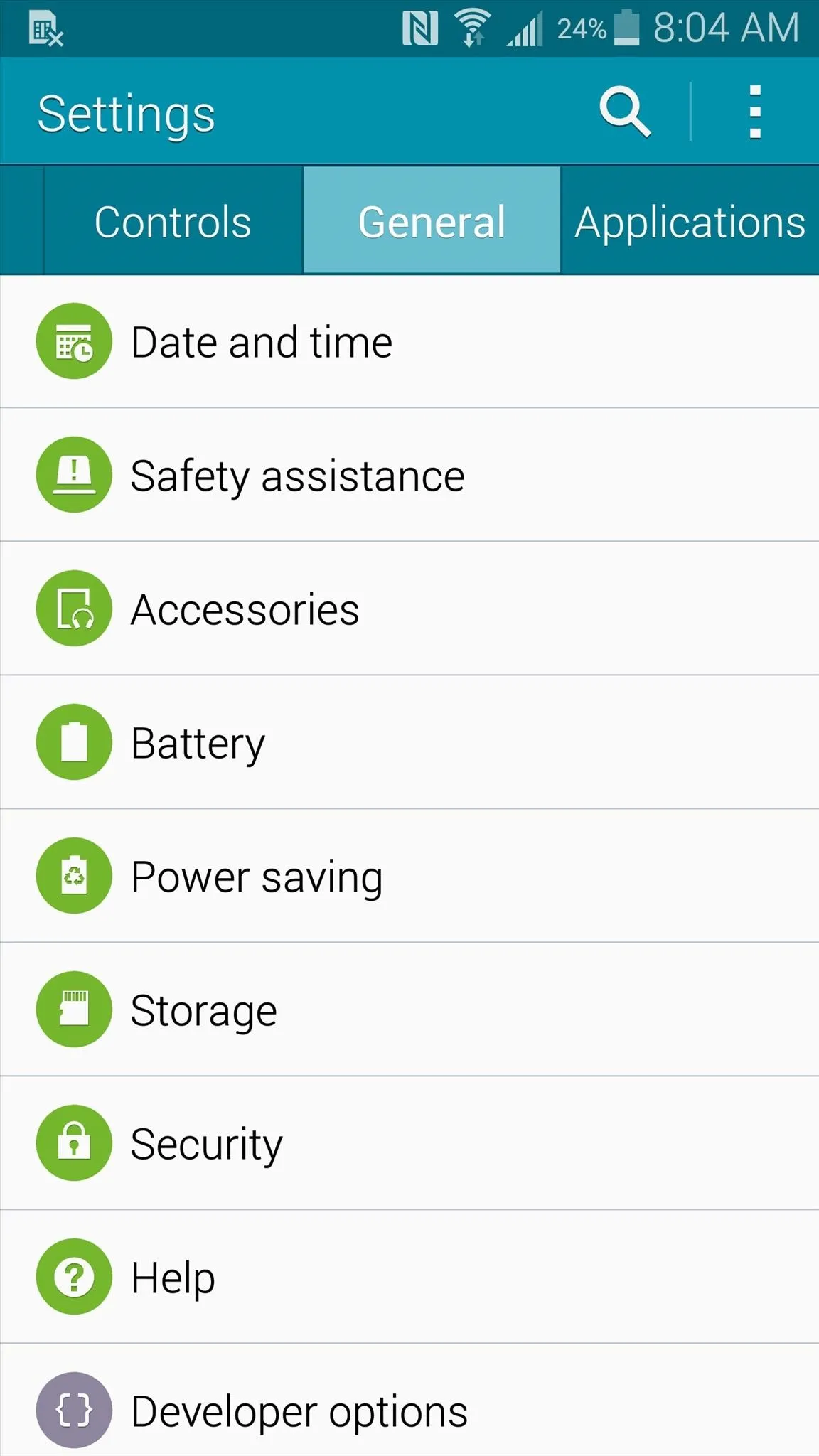 Settings menu with options for date and time, safety assistance, accessories, battery saving, storage, security, help, and developer options.