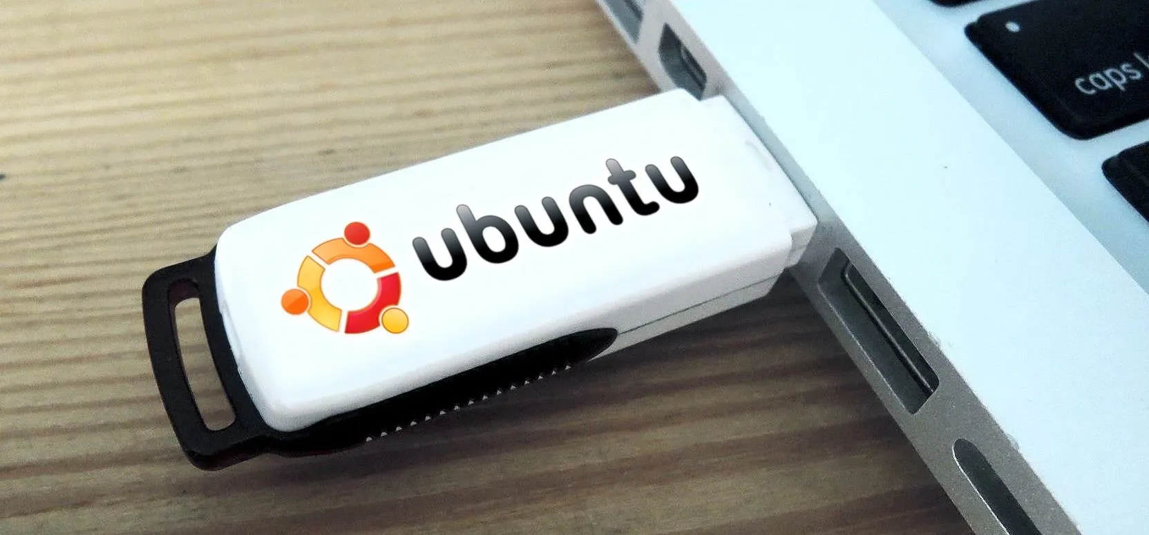 USB flash drive with Ubuntu logo connected to a laptop.