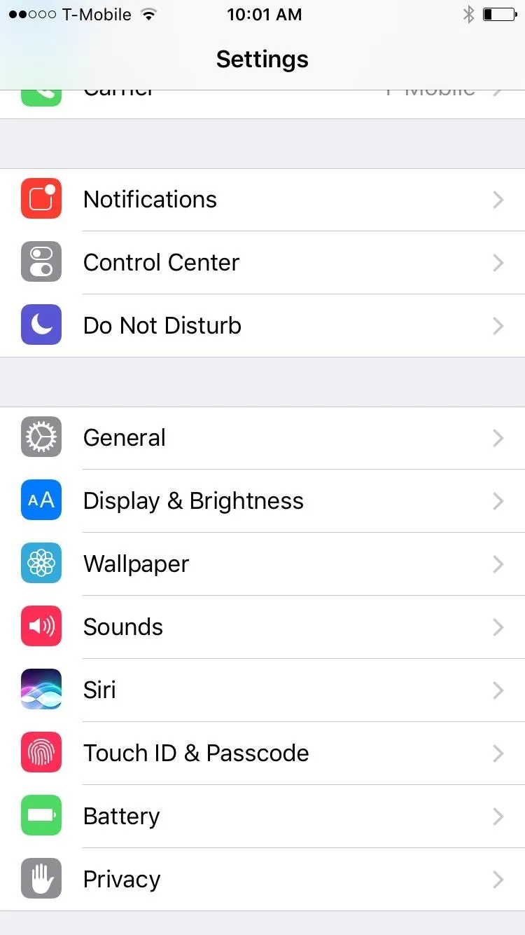 Settings menu on a smartphone displaying options for notifications, general settings, display, and privacy.