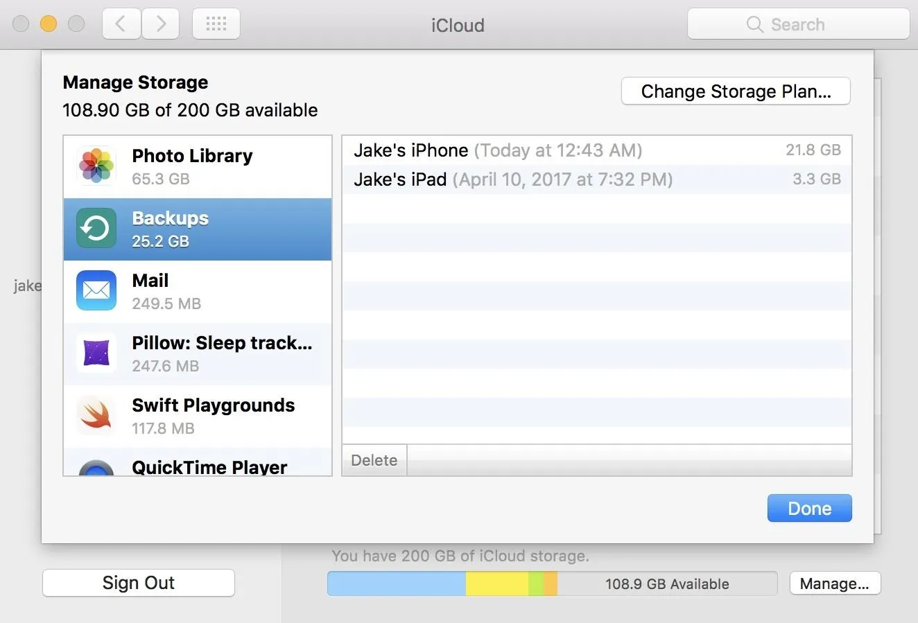 iCloud storage management interface displaying backup options for devices.
