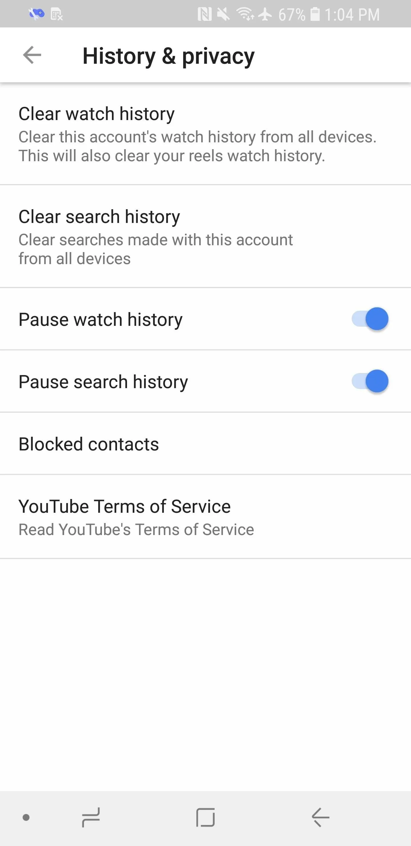 Settings menu for history and privacy options on a mobile device.