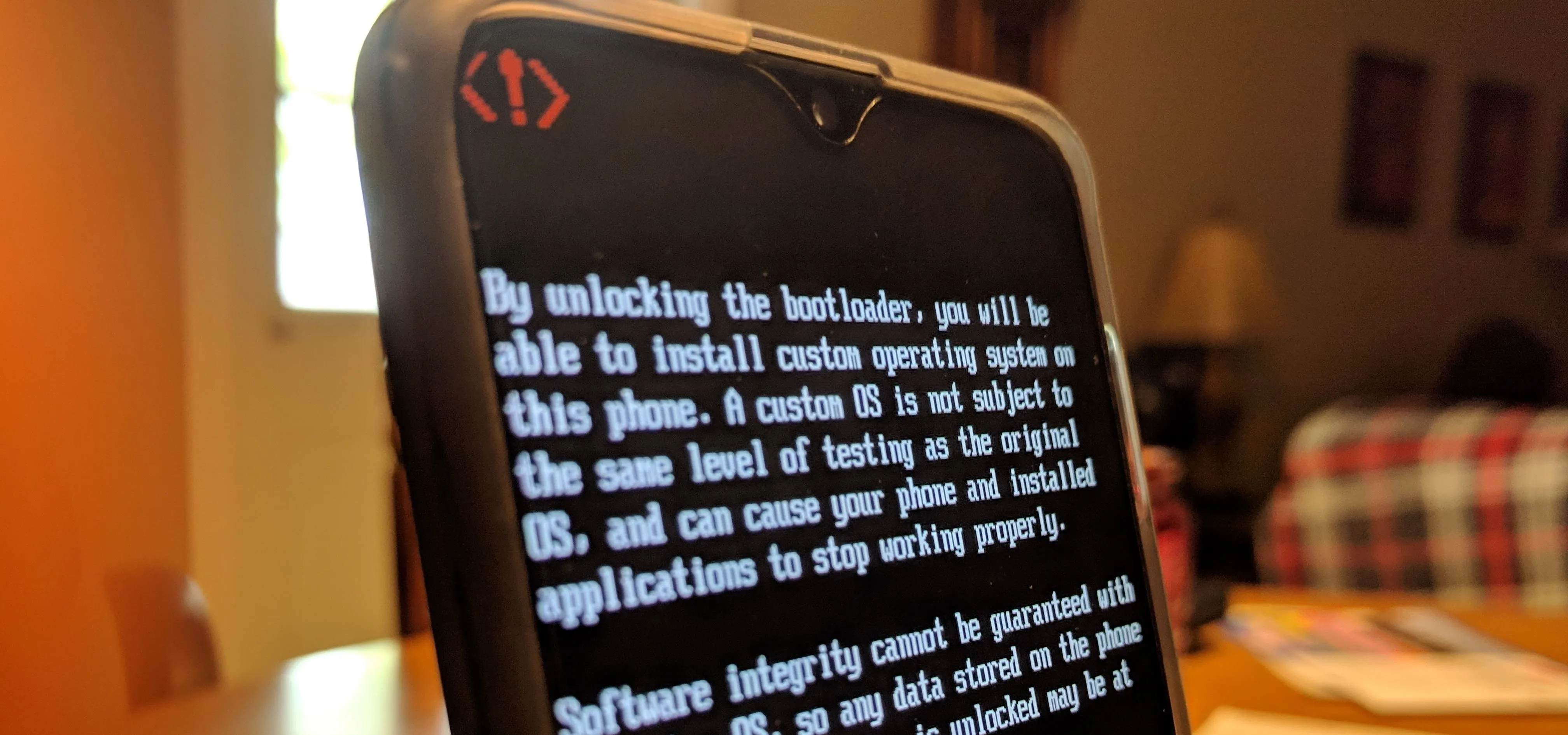 Text on a smartphone screen discussing software unlocking and installation procedures.