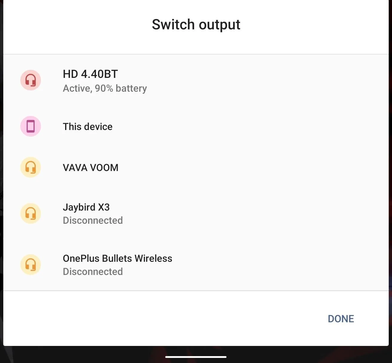 Device output selection menu displaying connected and disconnected audio devices.