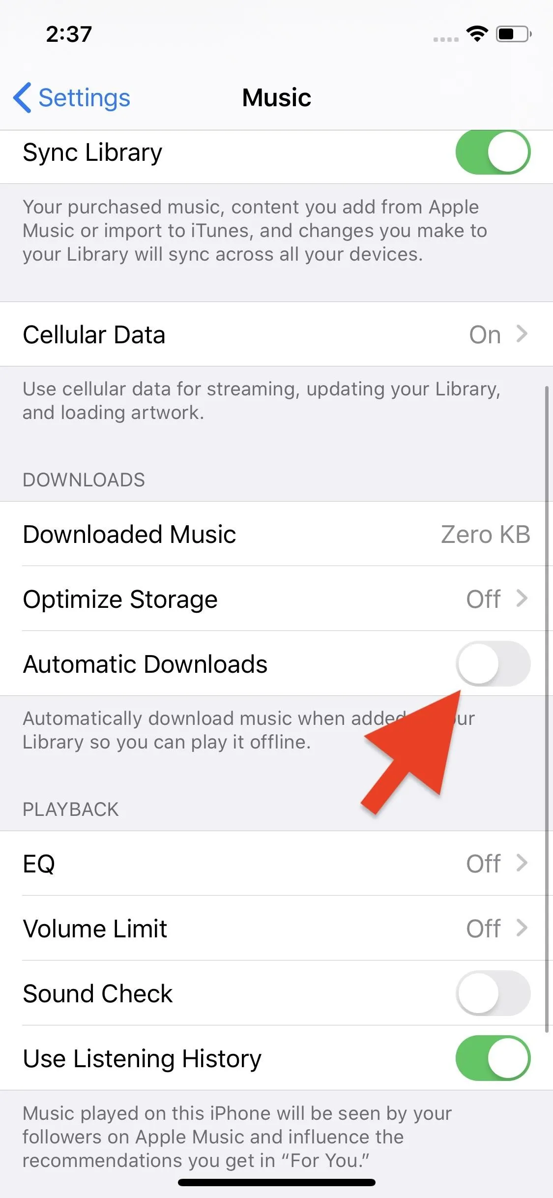 Alternative text for image: "Screenshot of a mobile device settings menu with options for managing storage and automatic downloads."