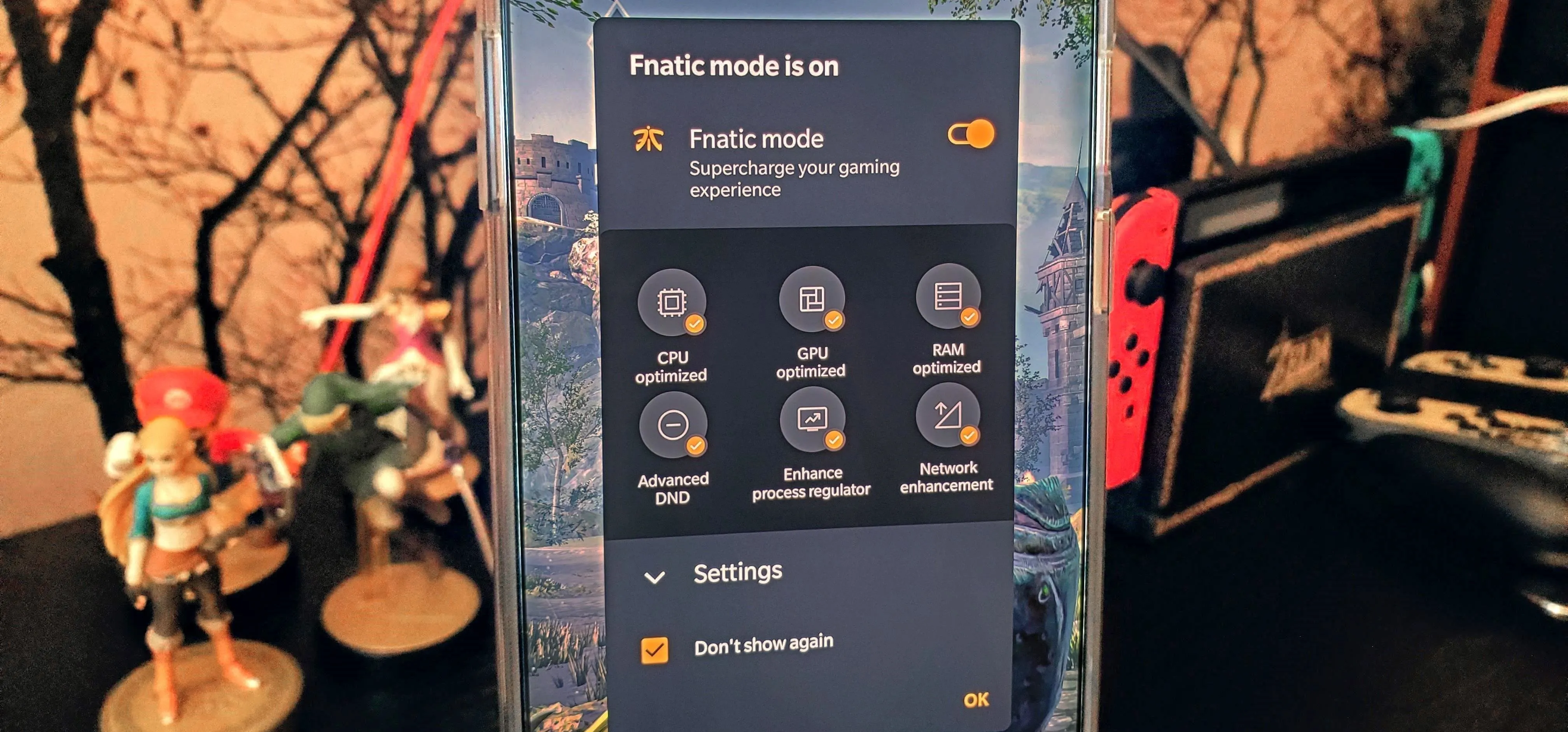 Mobile device displaying a settings menu with options related to flexible mode.