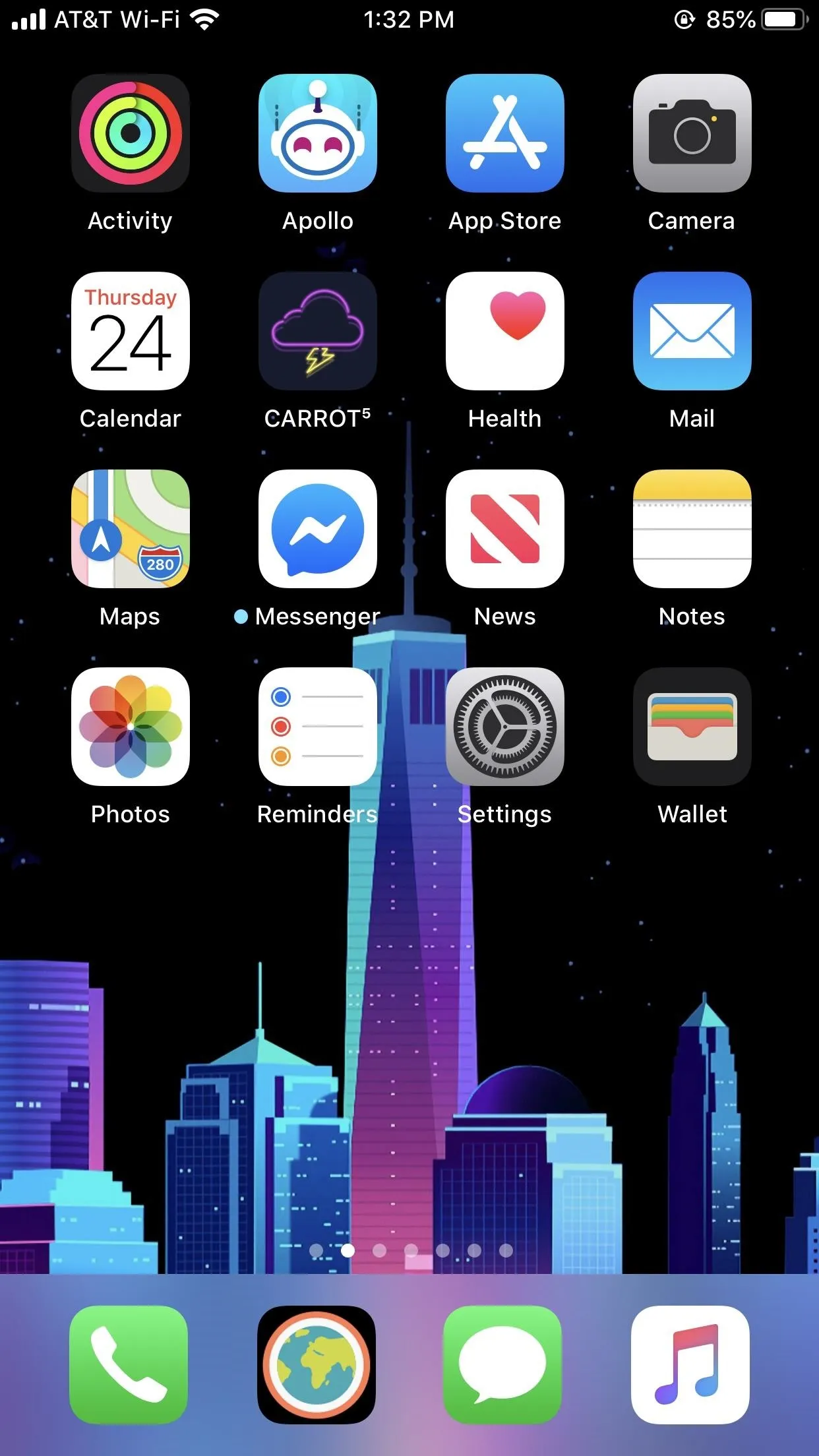 Smartphone home screen displaying app icons with a skyline background.