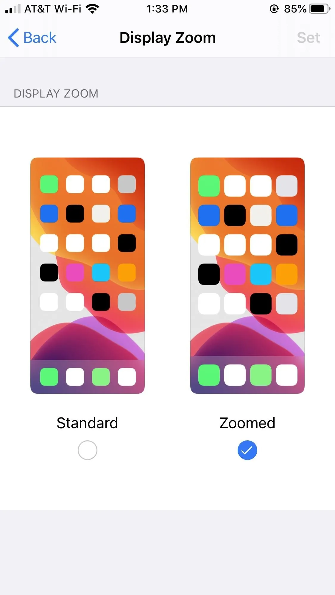 Display settings showing "Standard" and "Zoomed" options for a mobile device.