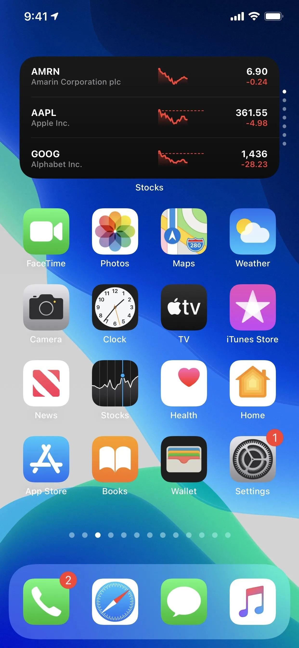 Smartphone home screen displaying various apps and widgets.