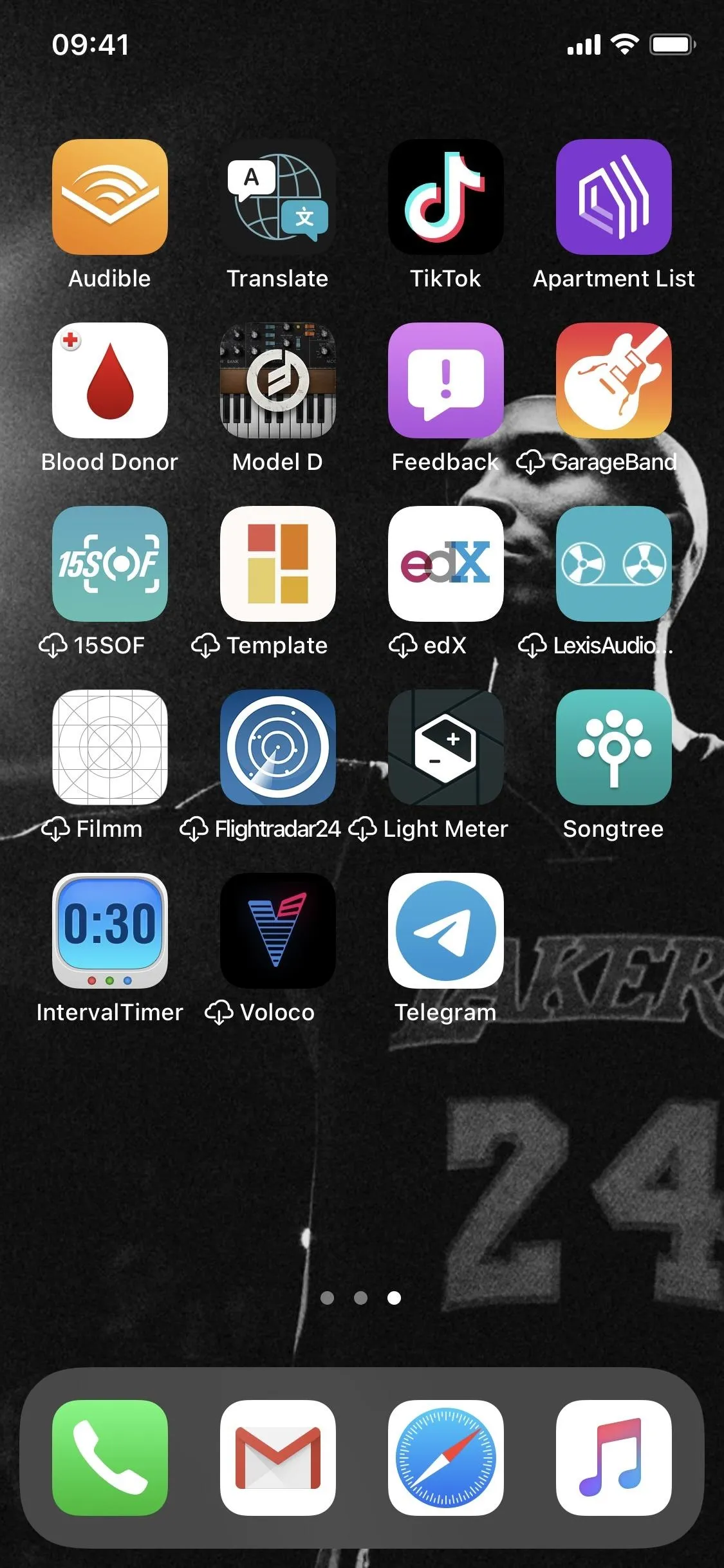 Smartphone screen displaying various app icons.