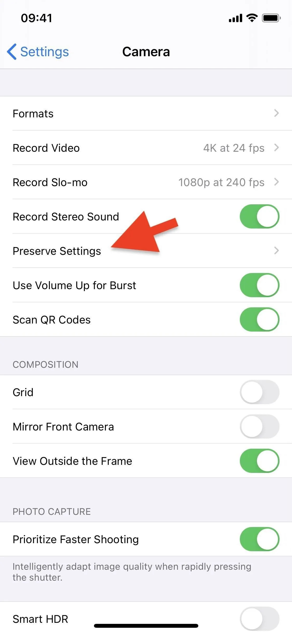 Camera settings screen on a mobile device with options for video format and financial settings highlighted.