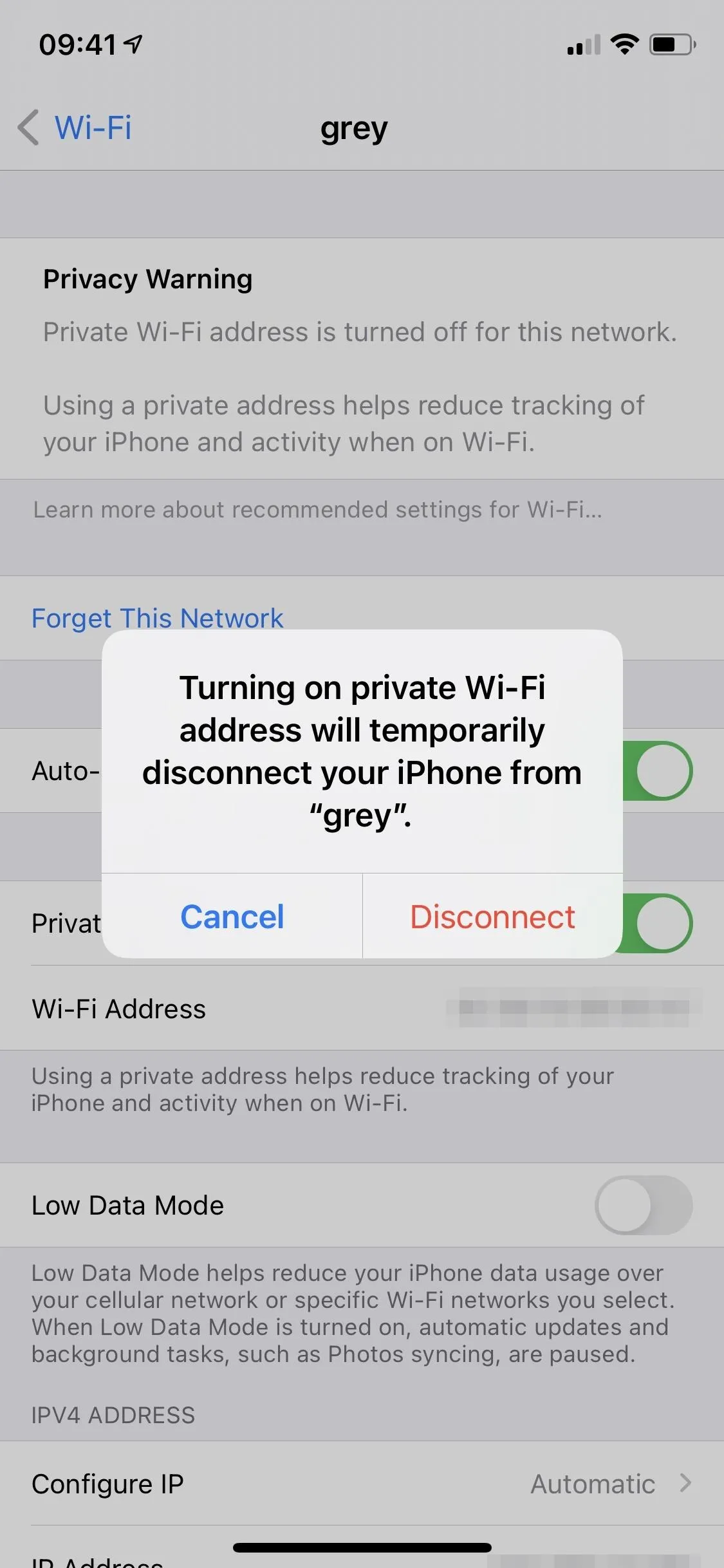 Privacy settings screen on a smartphone showing options for hiding IP address and managing tracking preferences.