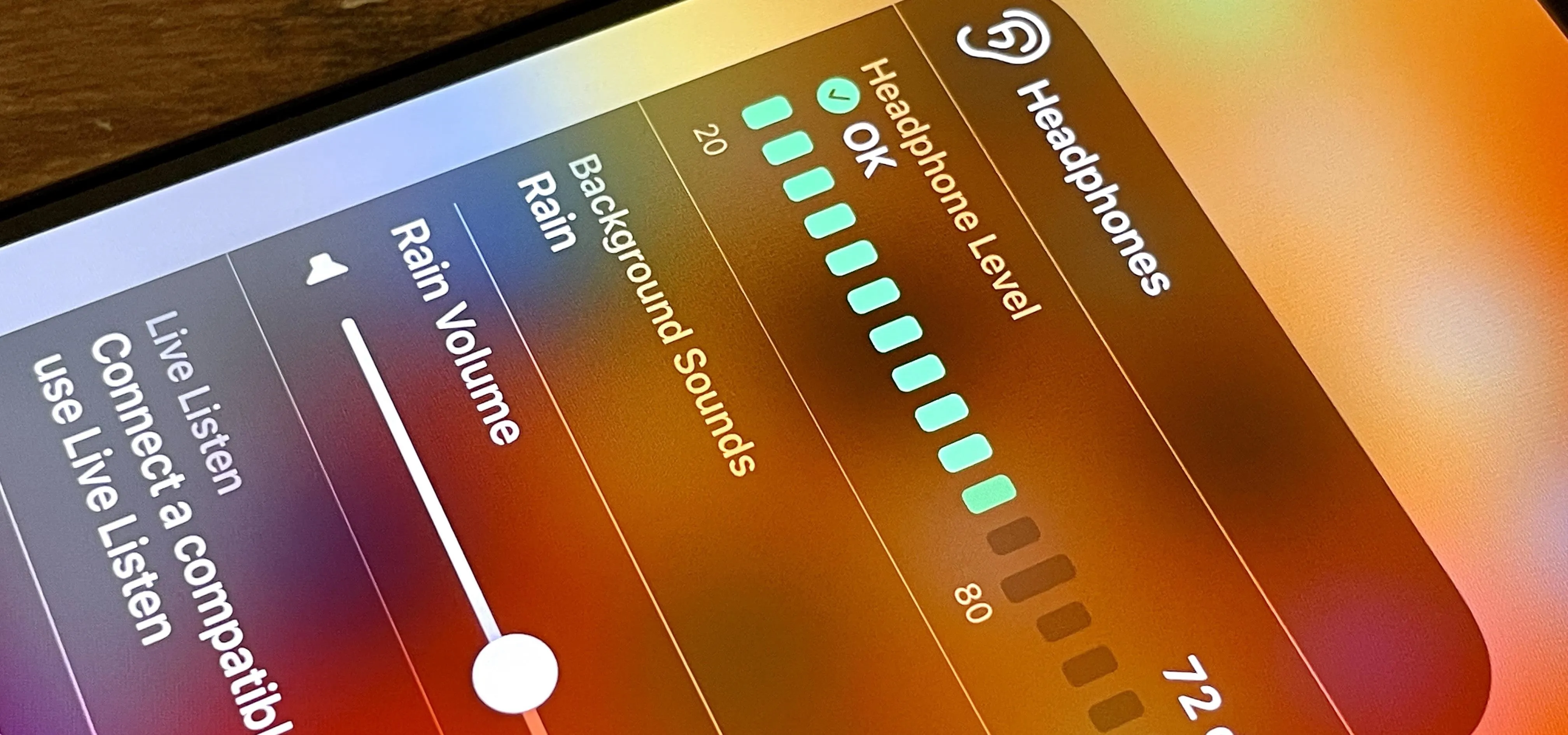 Headphone settings display on a smartphone featuring rain sound options and volume control.