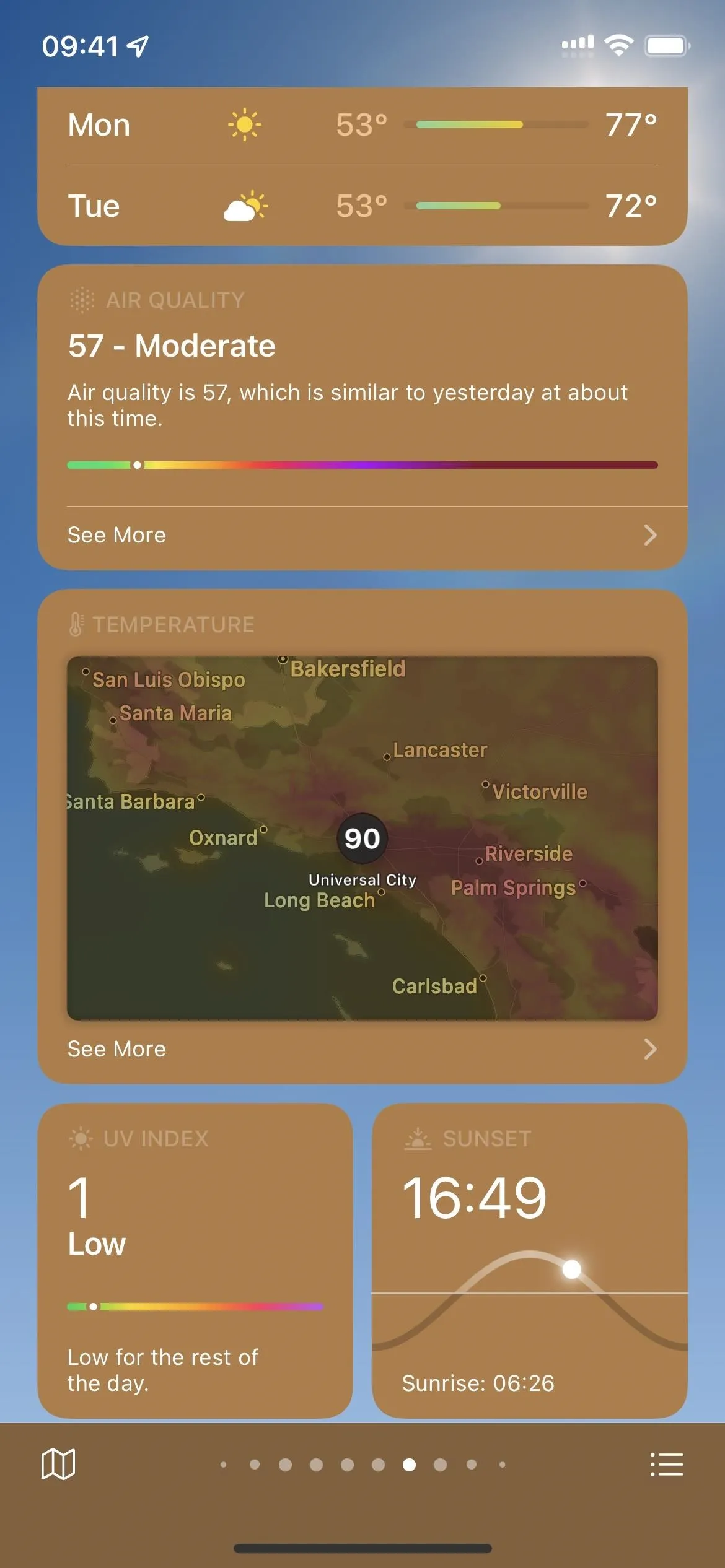 Weather forecast display with current conditions and hourly updates.