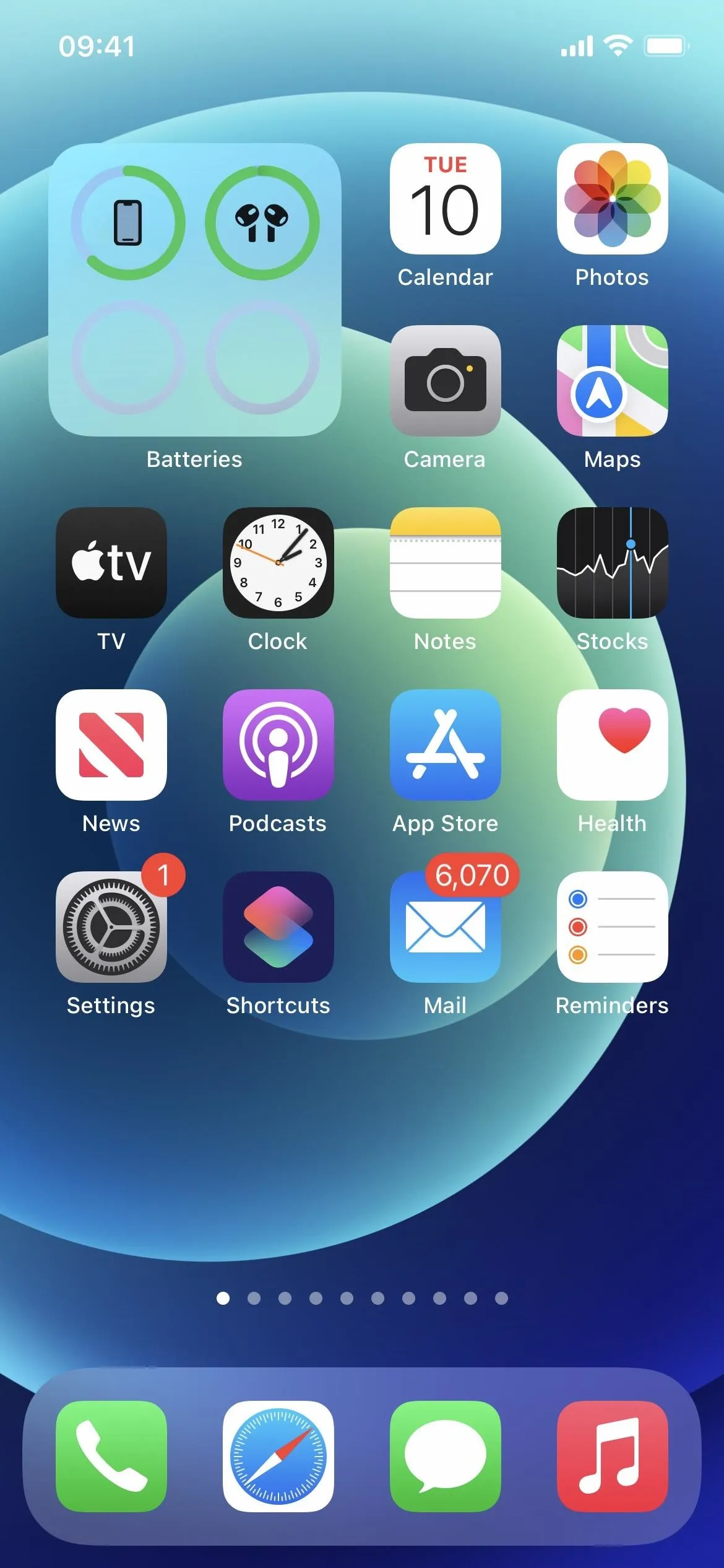 Smartphone home screen displaying various app icons.