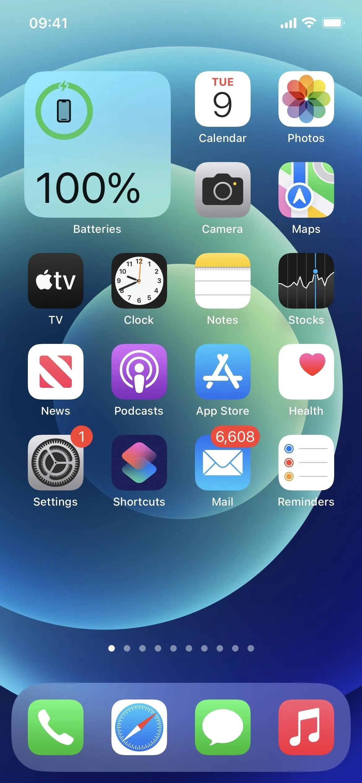 Smartphone home screen displaying various app icons and battery status.