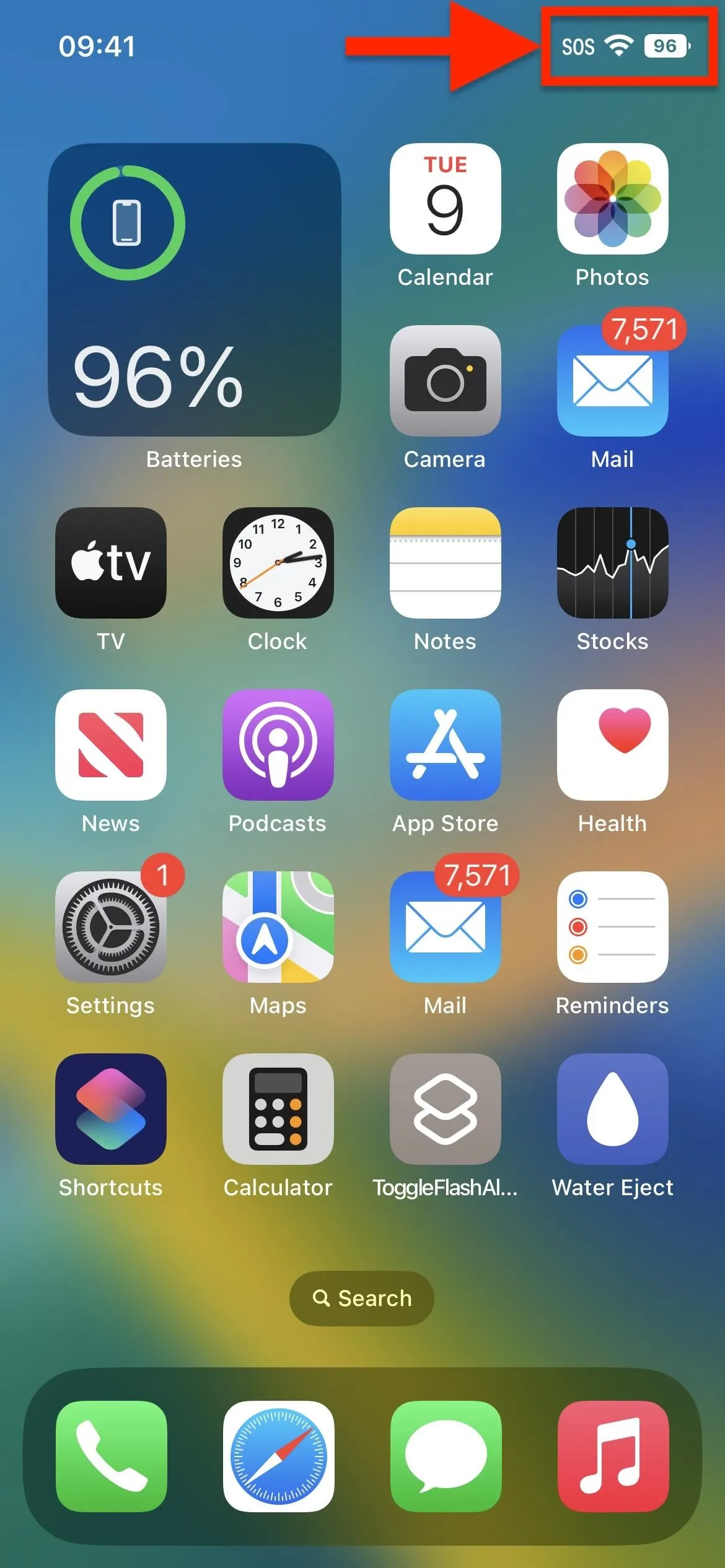 Smartphone home screen displaying app icons and battery status.