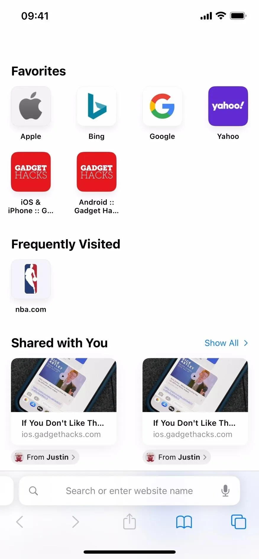 Screenshot of a mobile device screen displaying favorites, frequently visited websites, and shared files on an application interface.