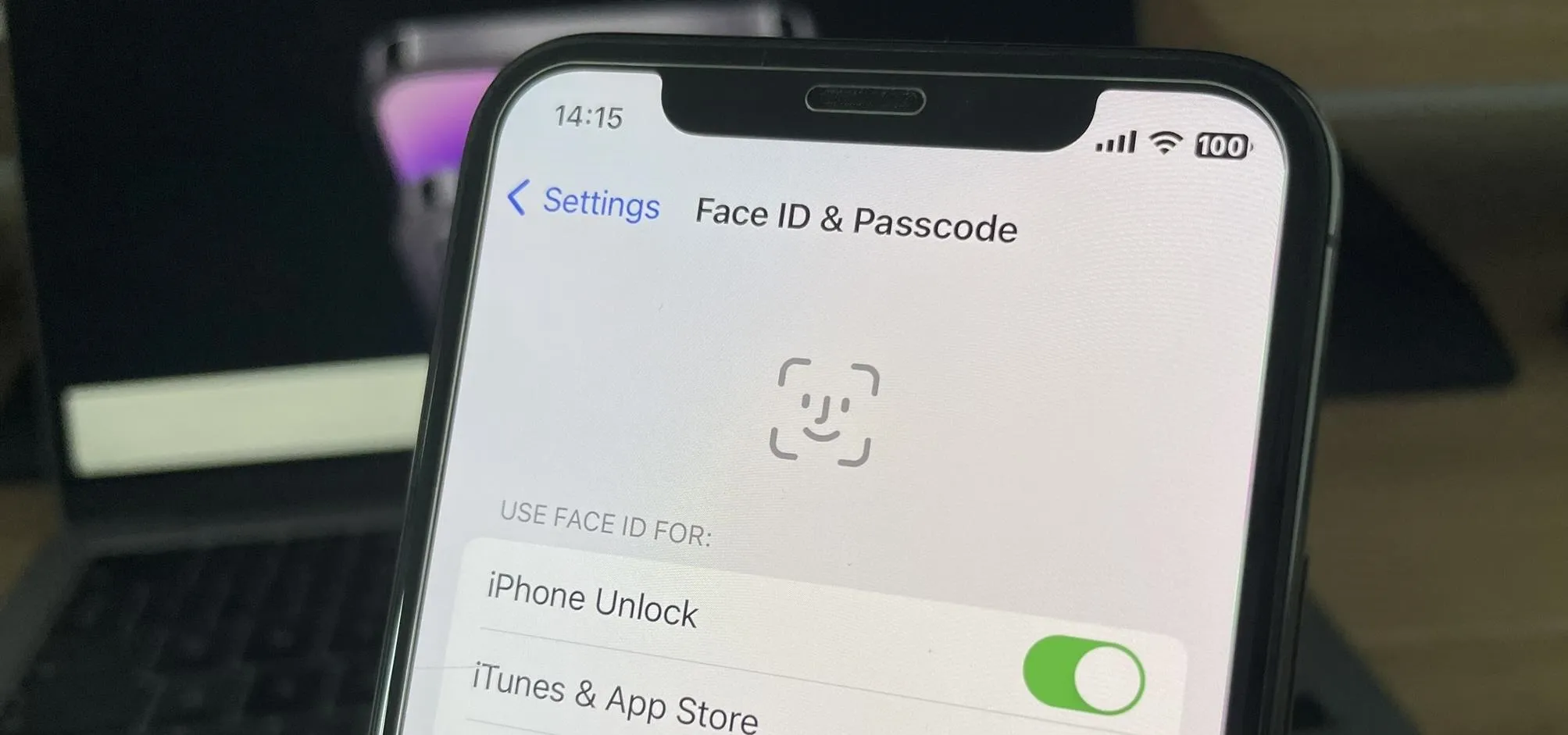 iPhone settings screen showing Face ID & Passcode options.