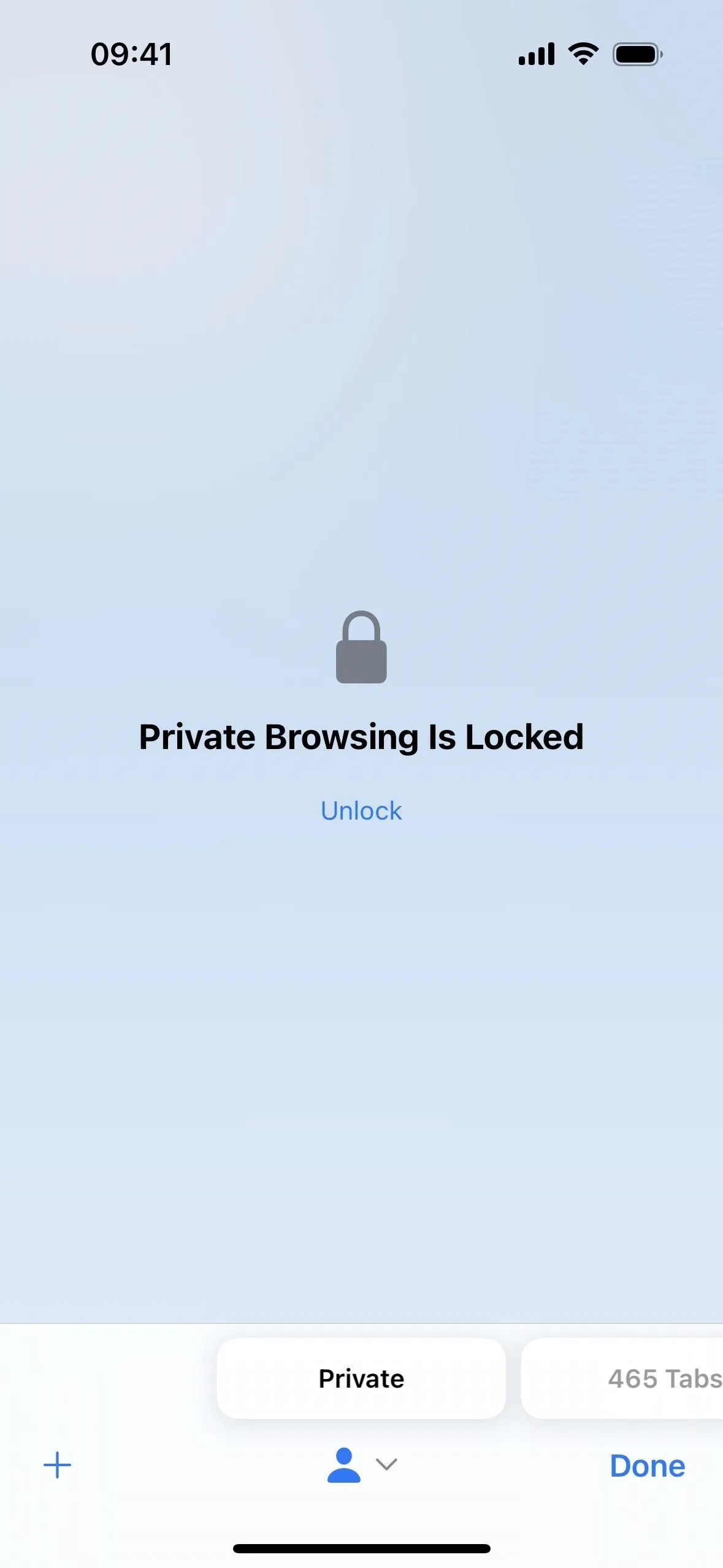 Private browsing locked screen notification on a mobile device.