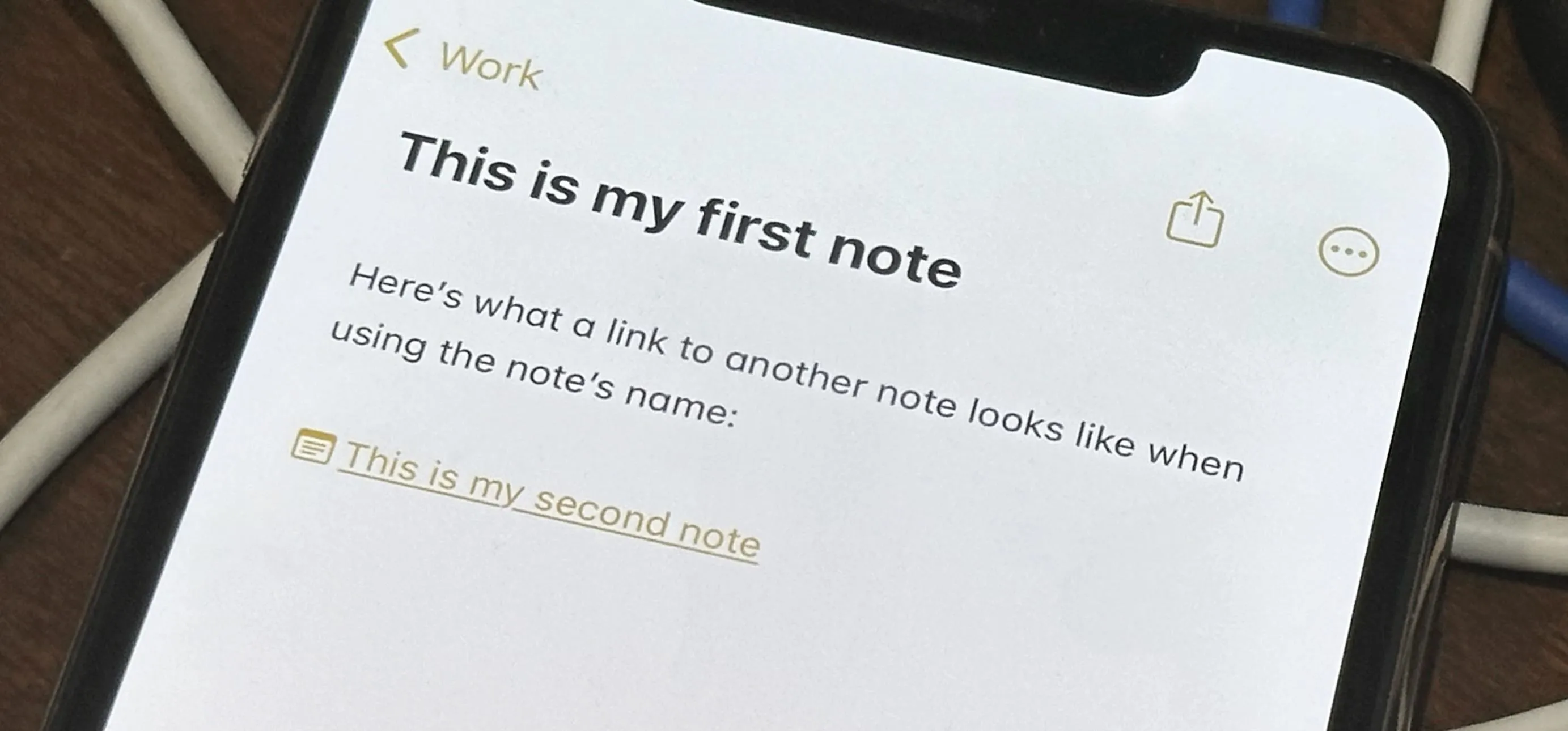 Note-taking app displaying a first note with a link to another note.