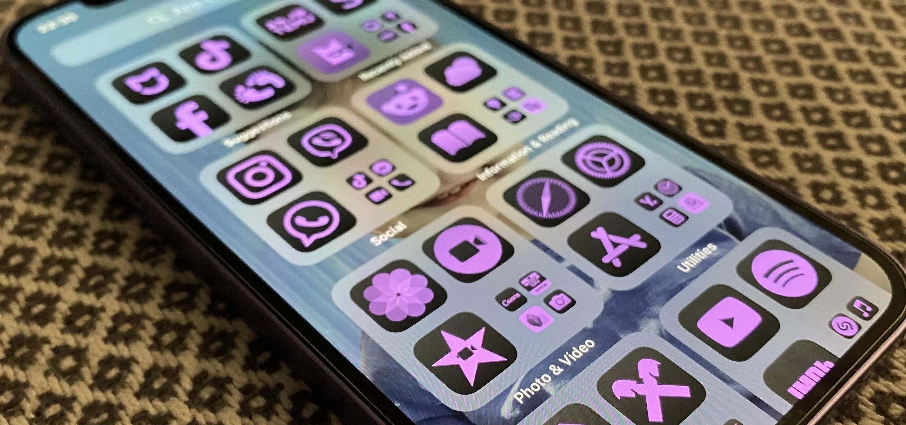 Smartphone screen displaying various app icons in shades of purple.