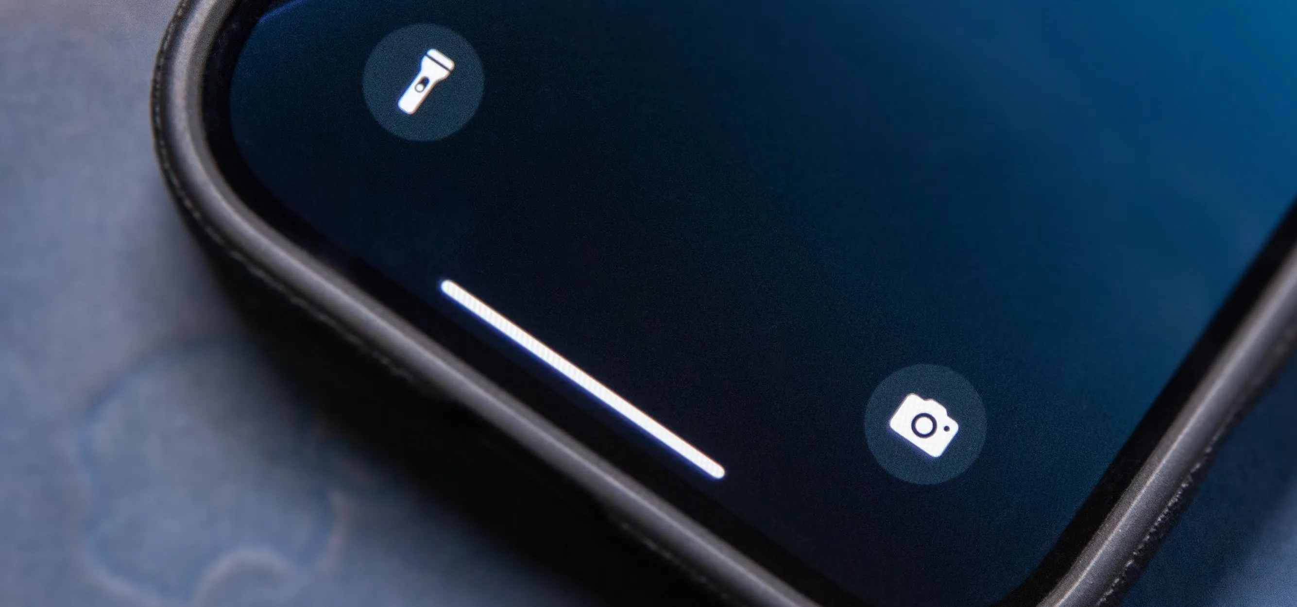 Smartphone interface showing camera and video recording icons.