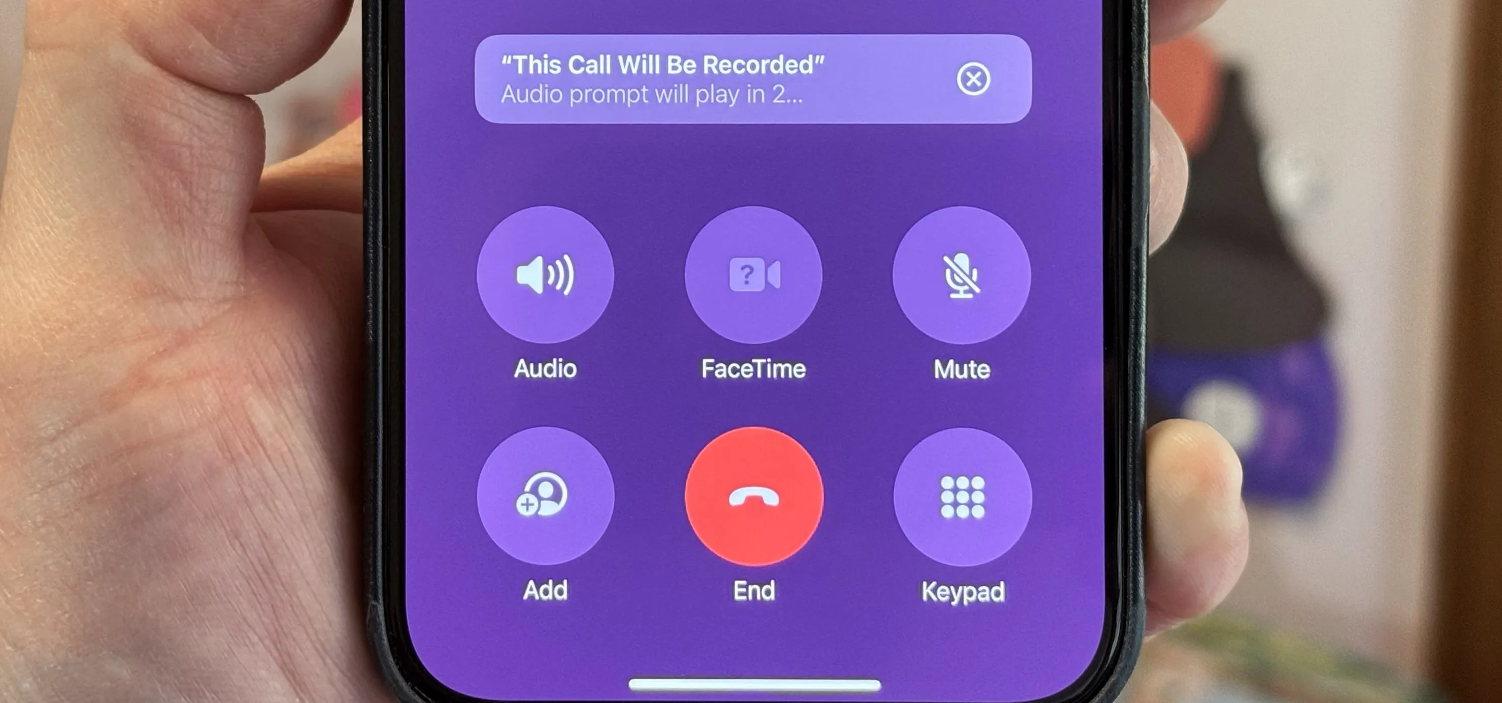 Phone call interface showing options like audio, mute, and end call.