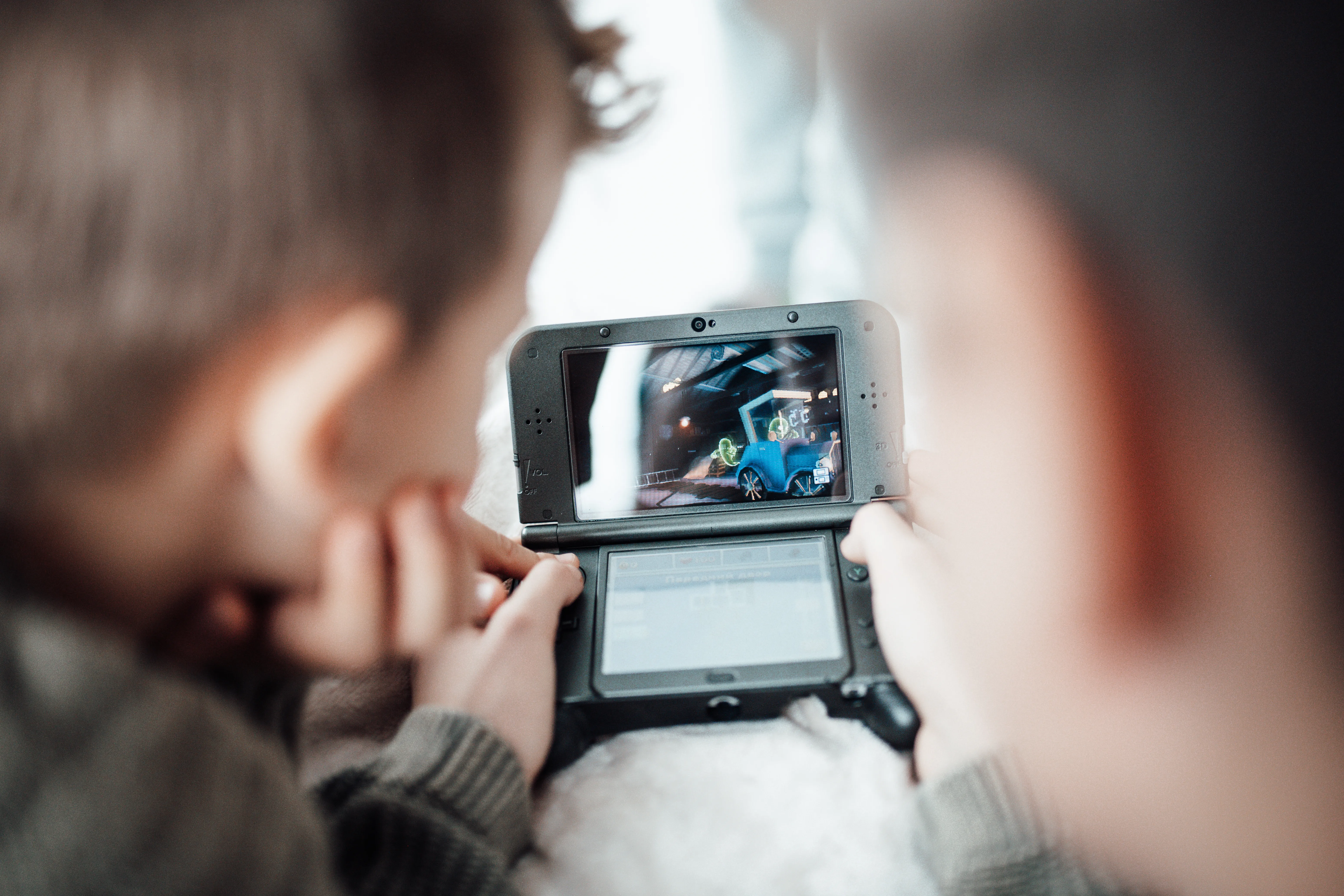 image of people playing with a nintendo DS