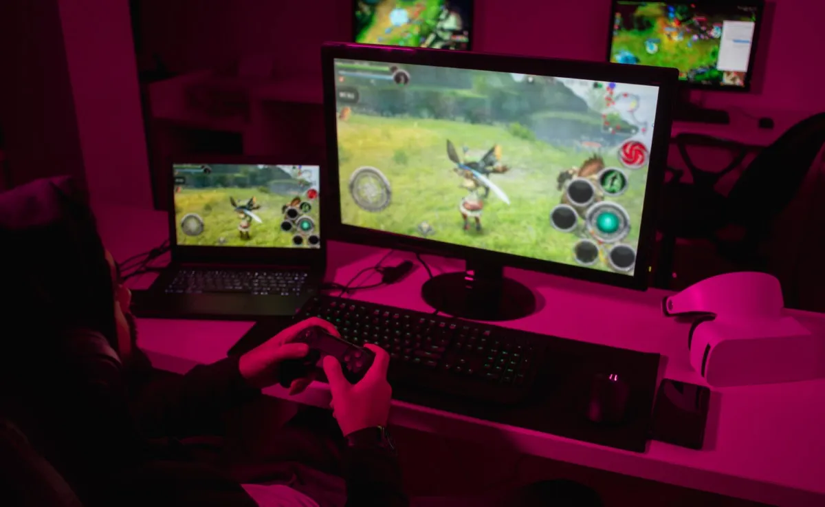 man-playing-video-game-in-dark-room-2025-03-18-11-12-07-utc-2.jpg