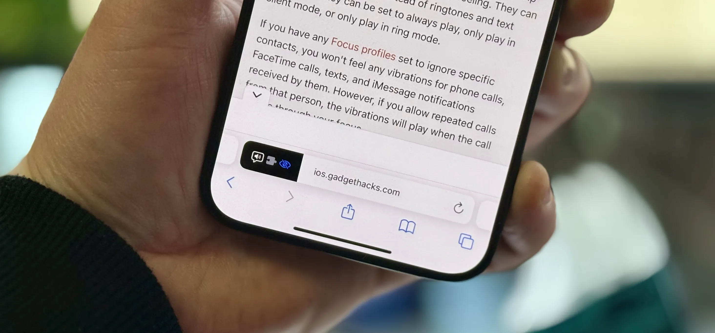 Close-up of an iPhone showing Safari’s ‘Listen to Page’ icon active in the address bar while reading an article on ios.gadgethacks.com about Focus profile settings.
