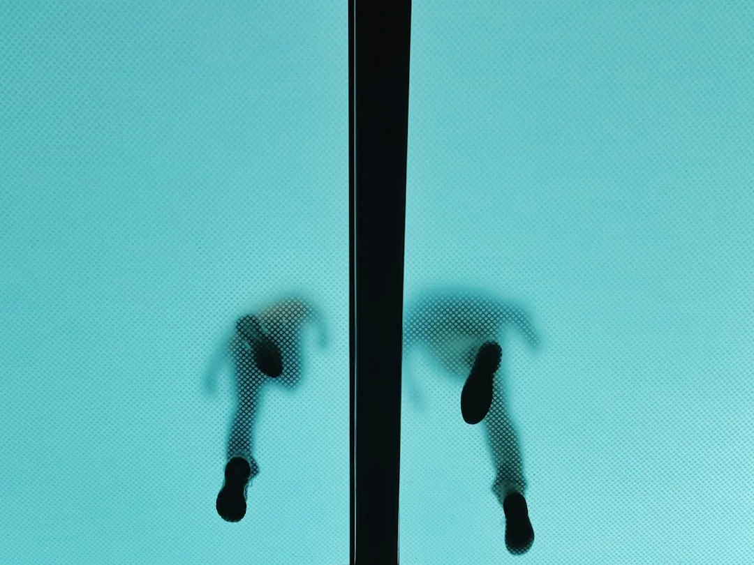 photo-1492001774260-acf7a6817856