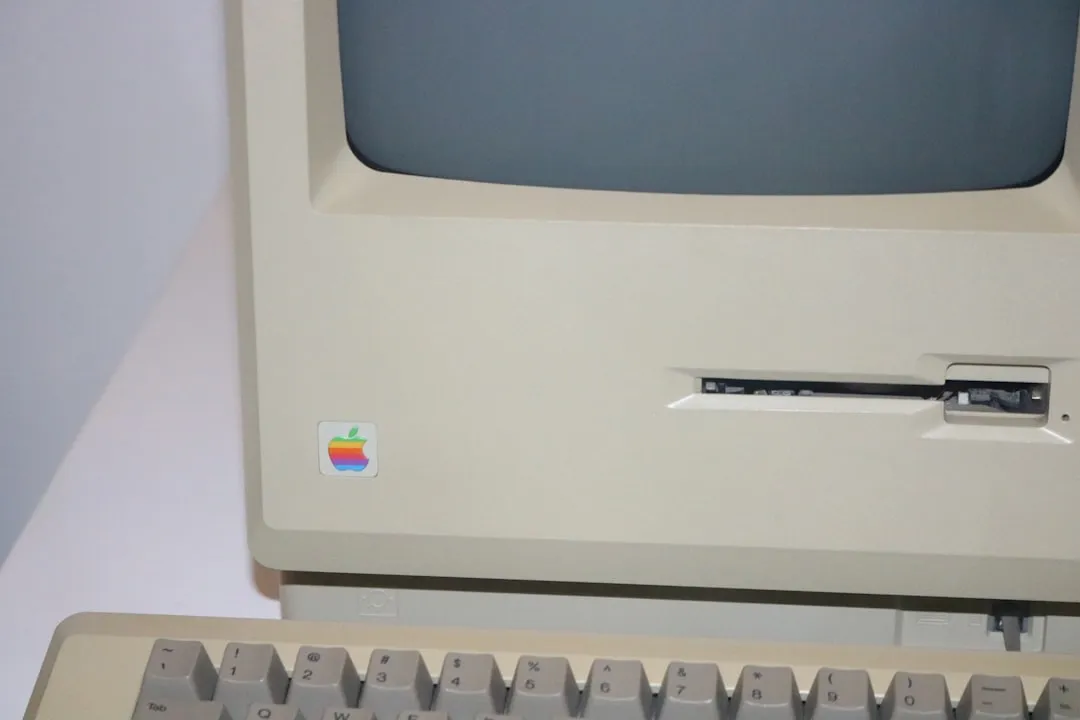 Mac OS X at 25: The Unfinished 2001 Launch That Shaped Modern Apple cover