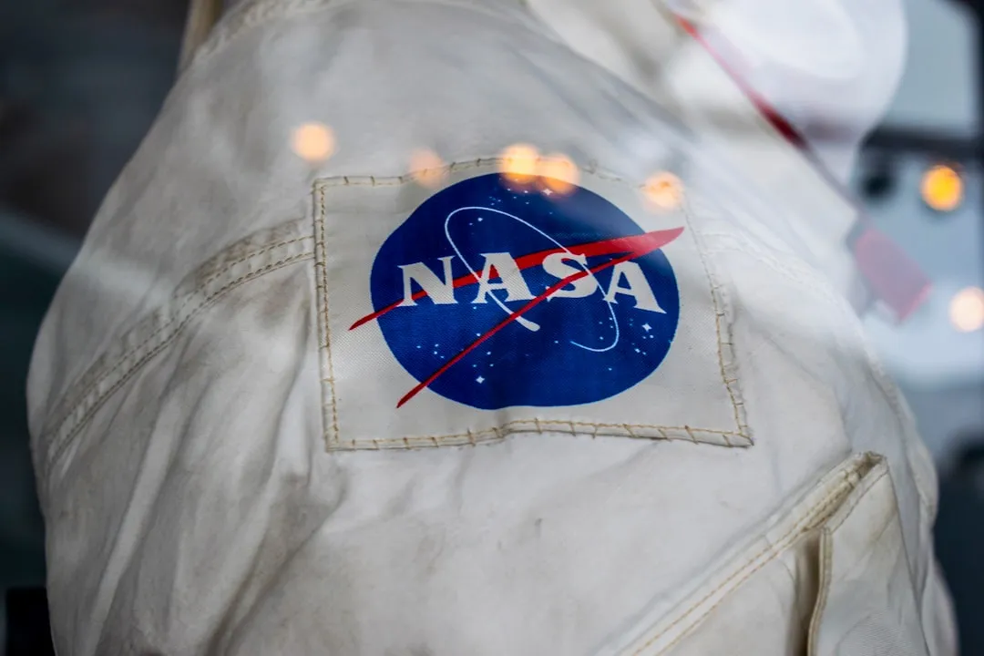 photo-1545977747-c72af50d060a