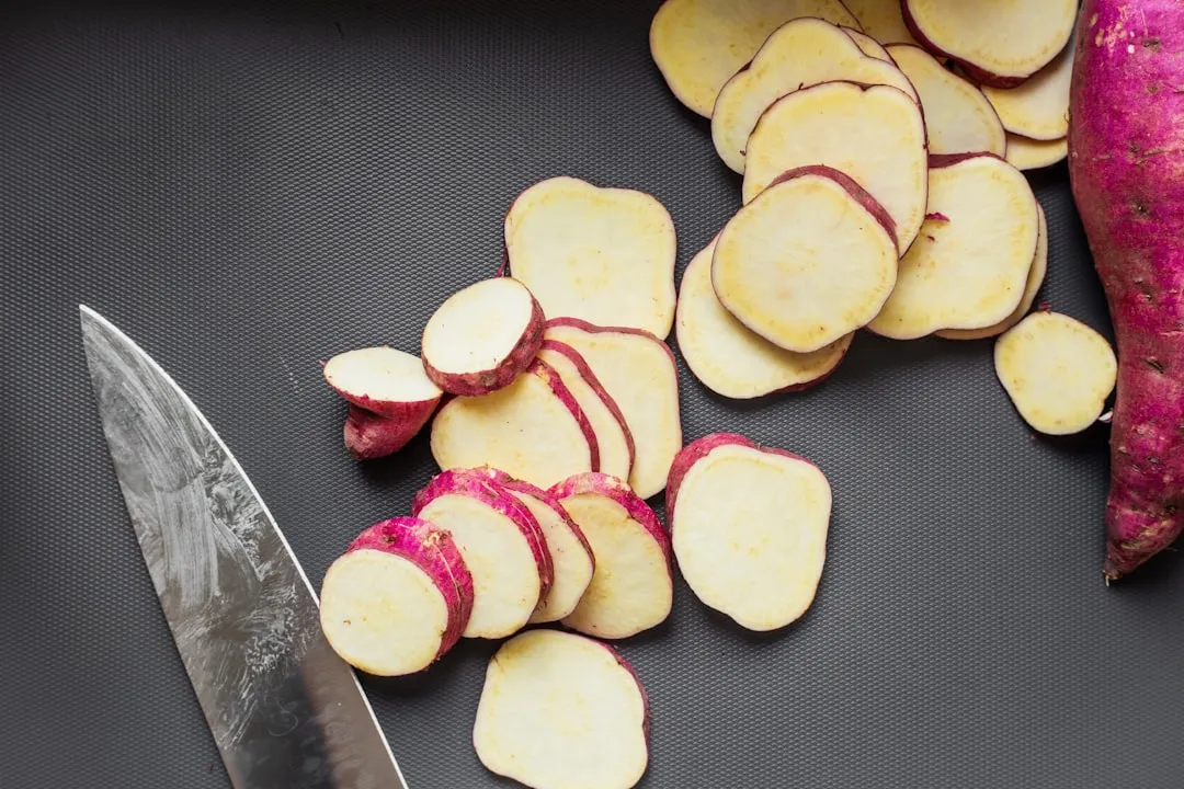 photo-1580324613758-60a4e85806c8