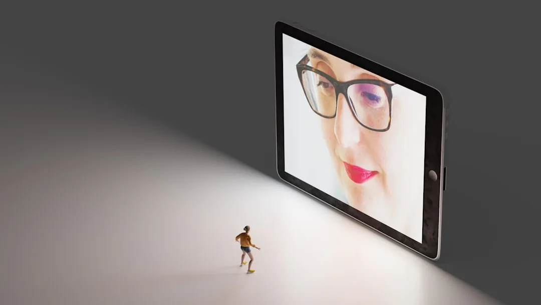 Fashion Smart Glasses Lead XR Growth—3 Hurdles Still Ahead cover