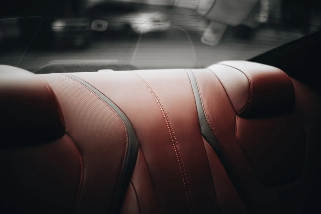 photo-1587350811350-f8eb57f87fa7