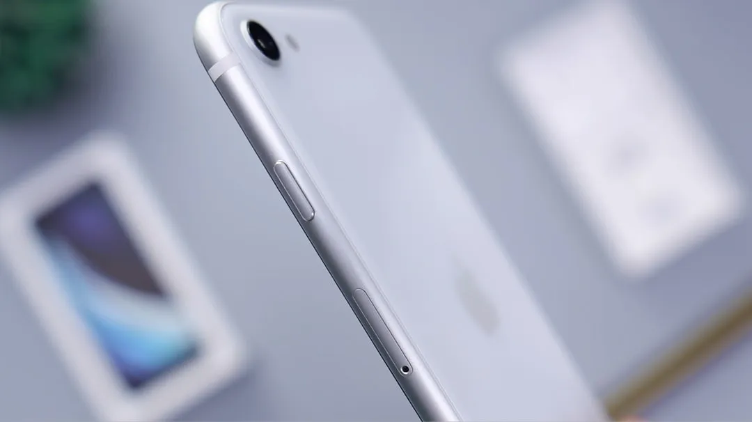 Apple Faces 70% Memory Price Surge as AI Demand Hits iPhones cover