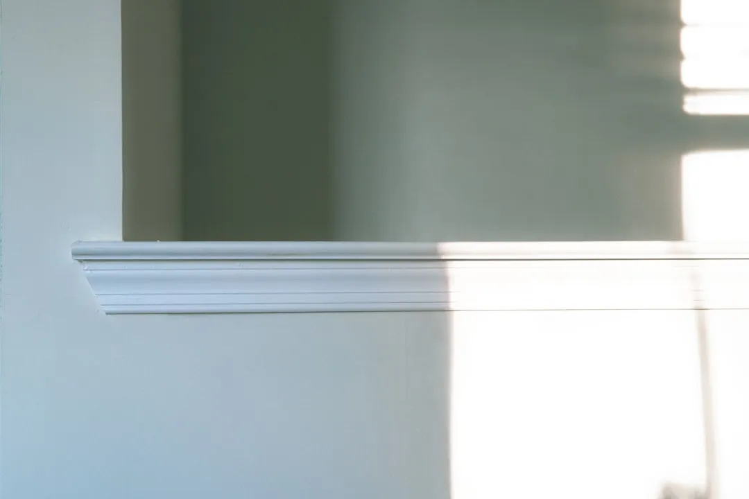 Crown Molding Alternatives: When to Switch and When to Keep It cover