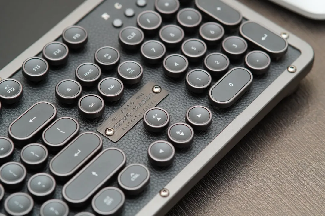 Apple's Dual Knit Band Finally Fixes Vision Pro Comfort << Apple