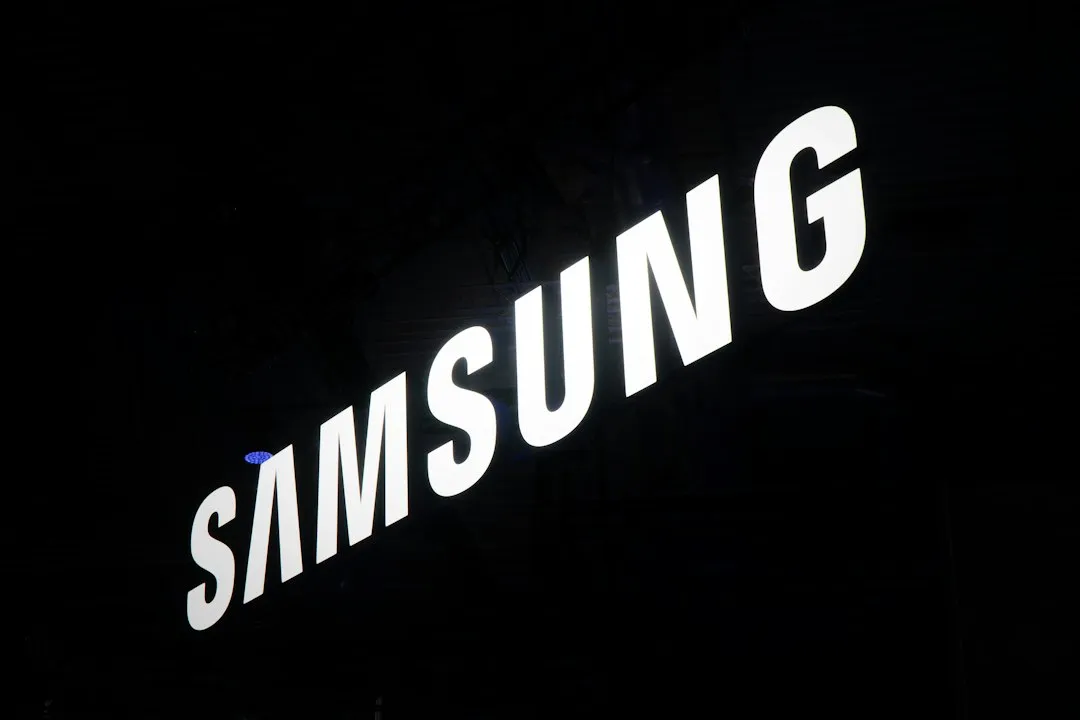 photo-1661347998423-b15d37d6f61e