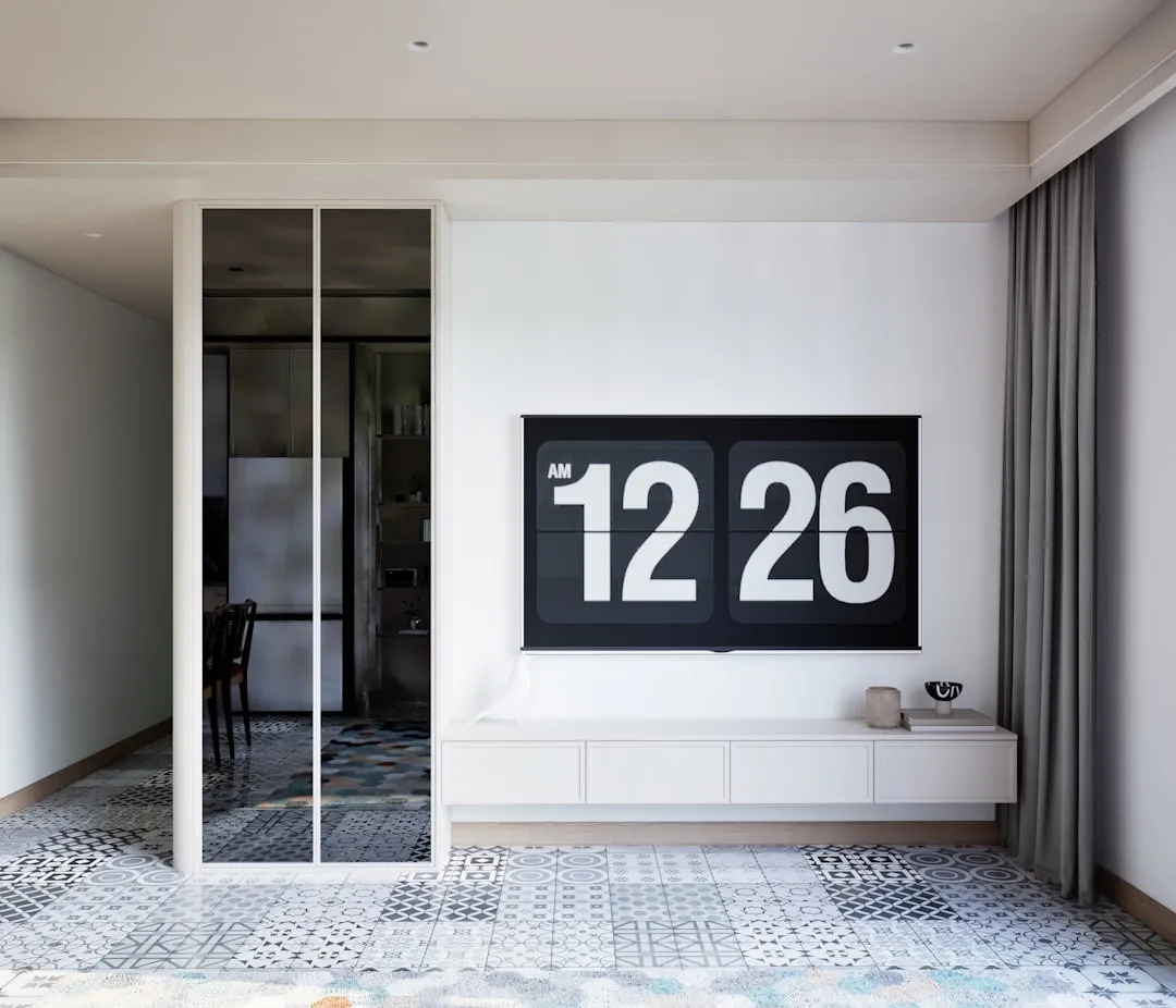 photo-1701146997394-ceefe365fdd0