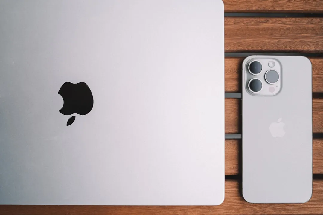 iOS 27 Siri Third-Party AI Assistants Explained: Apple's Strategy cover